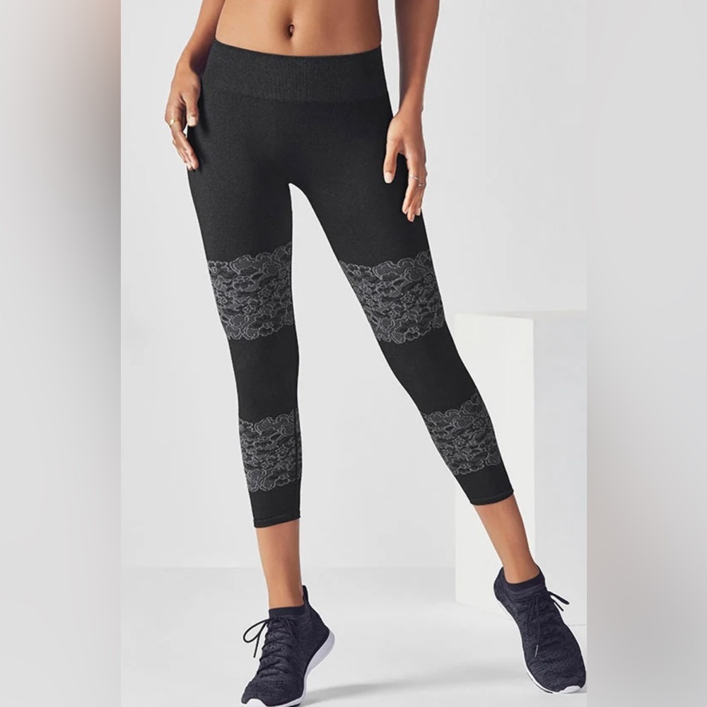 Black Lace Trim Capri Leggings